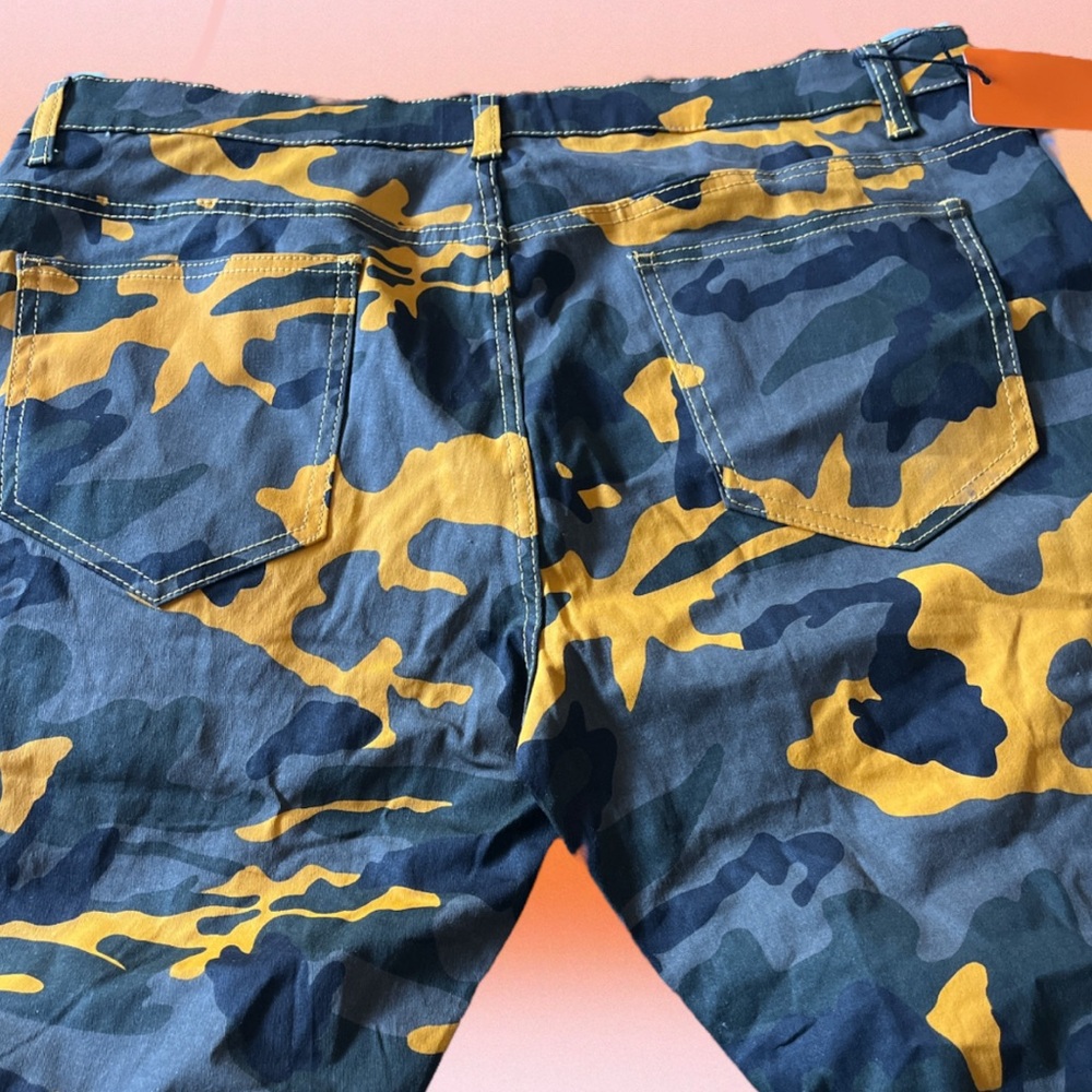 Camouflage Patterned Women's Jeans - Picture 5 of 10
